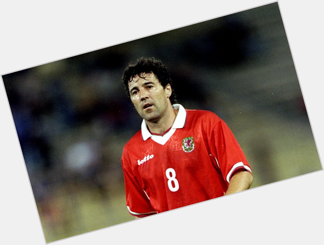 Happy birthday to legend Dean Saunders, who turns 53 today! 