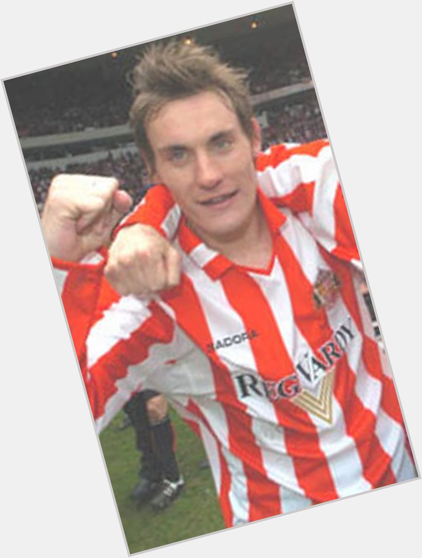 Happy birthday to former captain Dean Whitehead. 185 league appearances, 13 goals. 