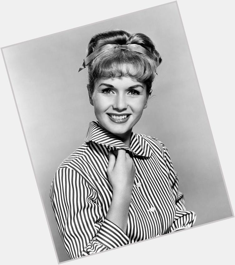 Happy Birthday to actress/singer Debbie Reynolds (1932). 