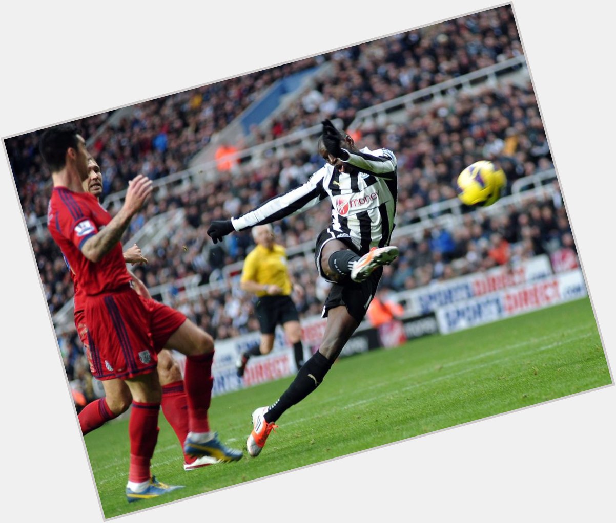   Happy Birthday Demba Ba

Unbelievable striker at Newcastle United. Left too early  