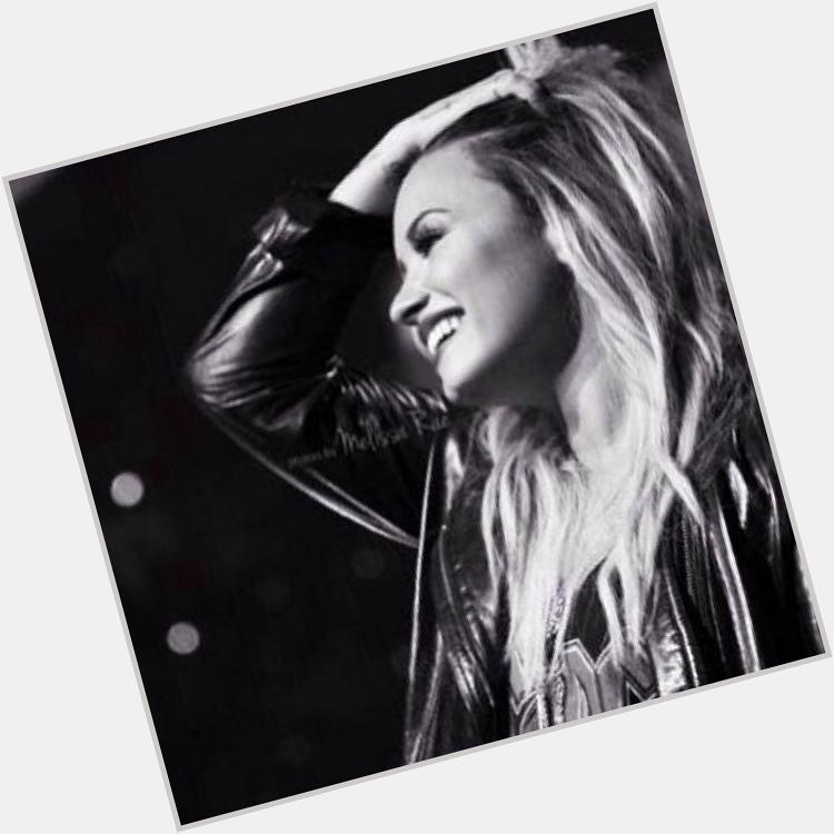 ITS DEMI LOVATOS BIRTHDAY   happy birthday to literally my fave person ever 