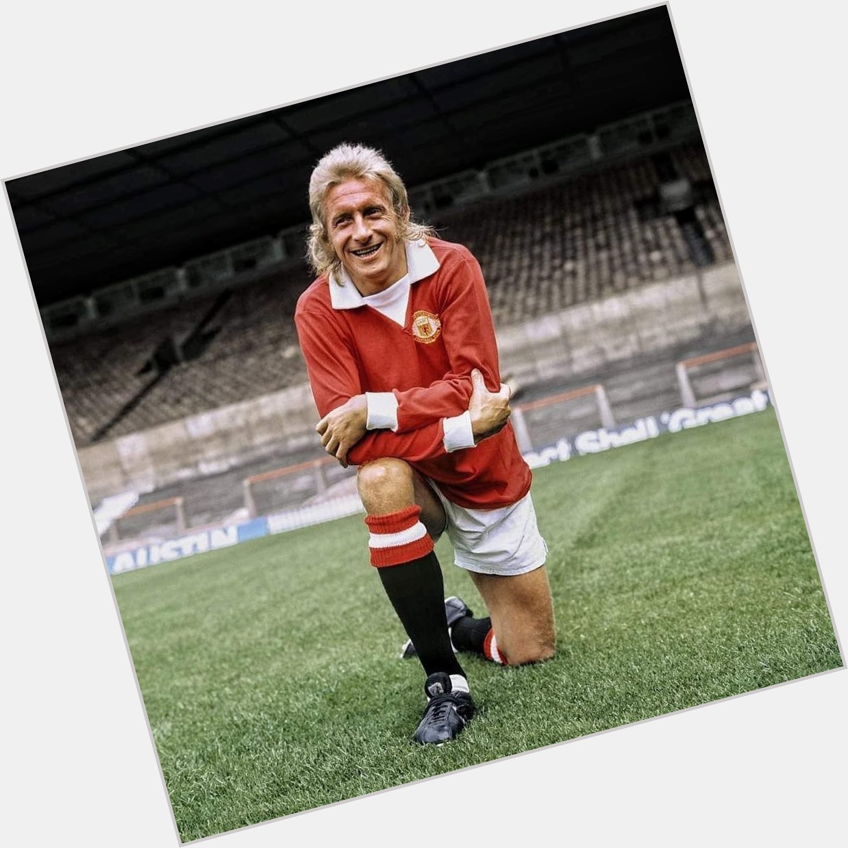 A very Happy 80th birthday to Denis Law. One of Man Utd s all time greats. 

The King.  