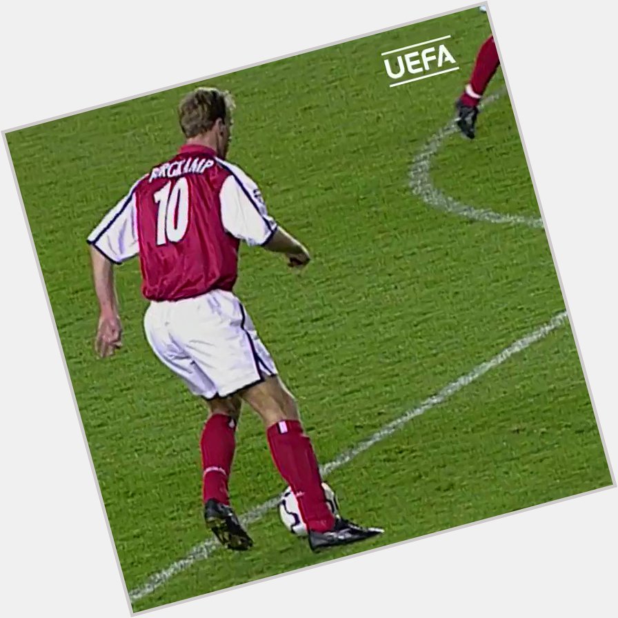 52 today Happy birthday, Dennis Bergkamp.

Perhaps the best assist of his career. And that s saying something. 