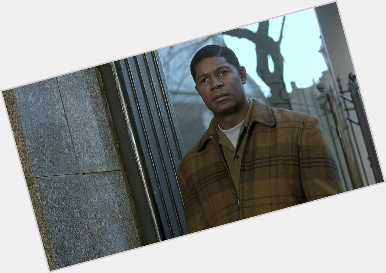 Happy birthday Dennis Haysbert, whom I liked very much in Far from heaven. 