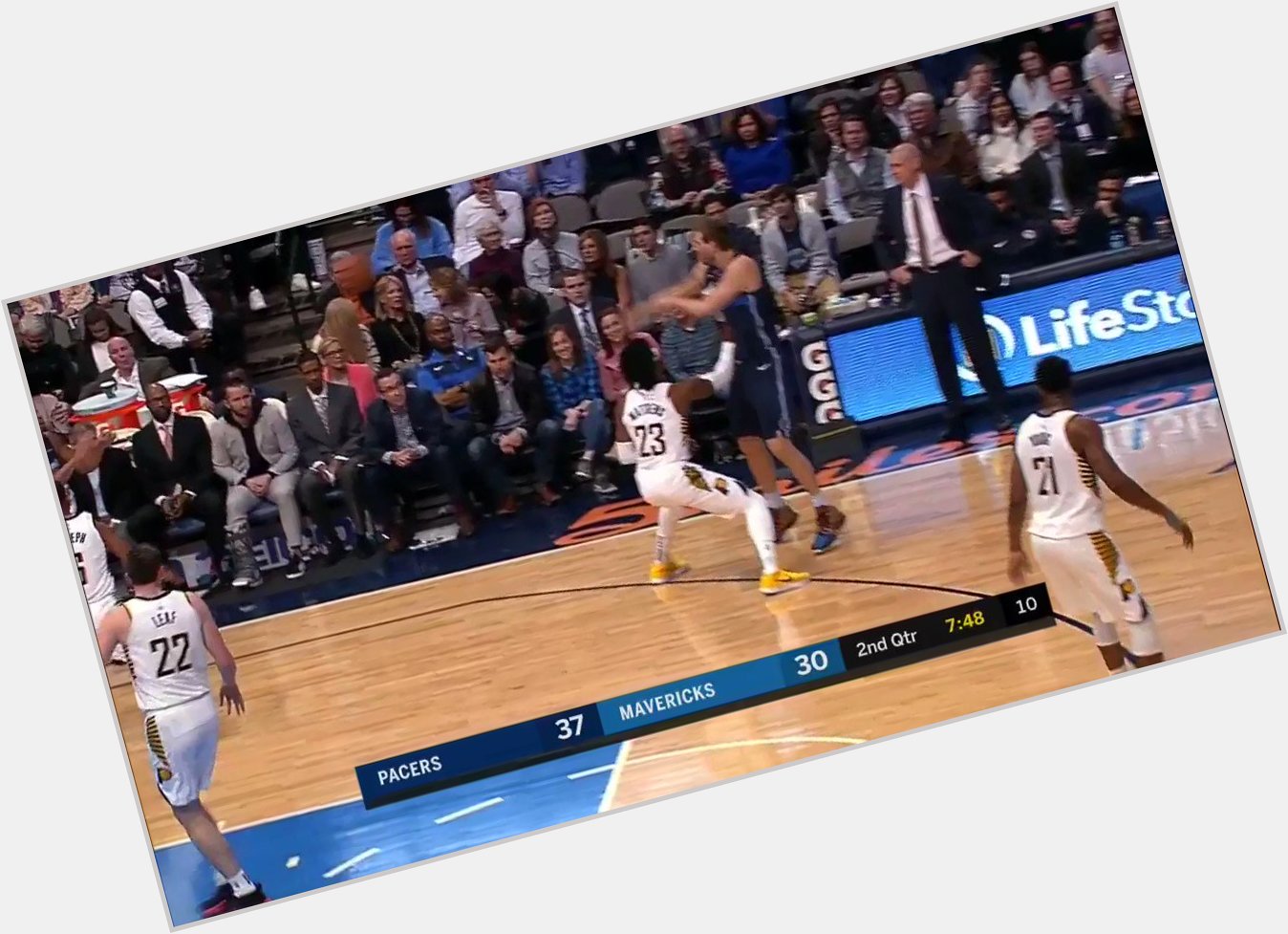 \"And Happy Birthday Devin Harris!\" 53 53

HALFTIME on League Pass 
