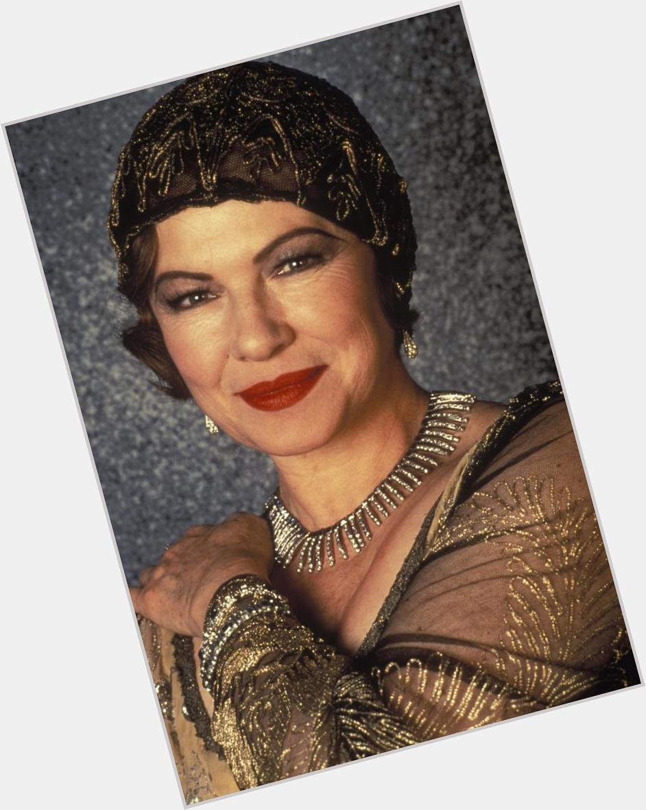 A very happy birthday to the delicious Dianne Wiest!!! 