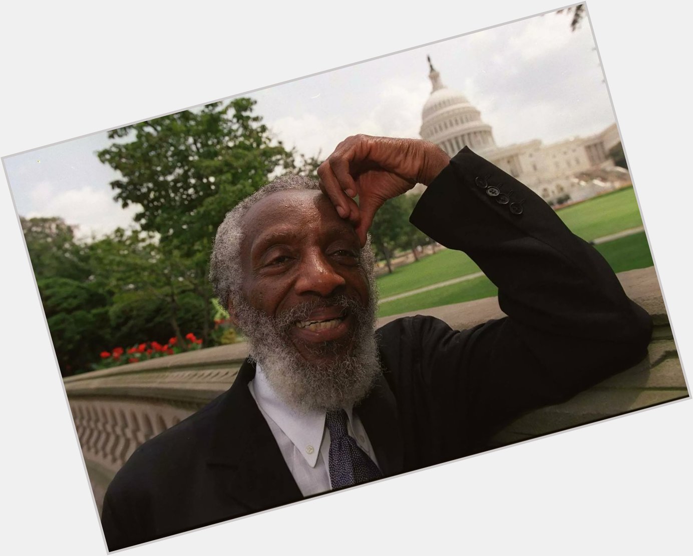Happy Birthday to comedian & activist Dick Gregory. He would have been 85 today. 
