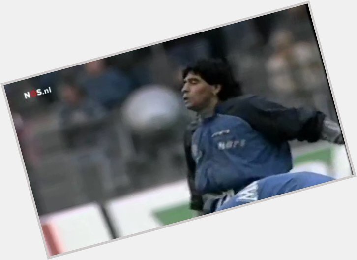 Happy birthday Diego Maradona.

Watch his iconic pre-match warm-up before the Napoli vs Bayern Munich clash in 1989. 