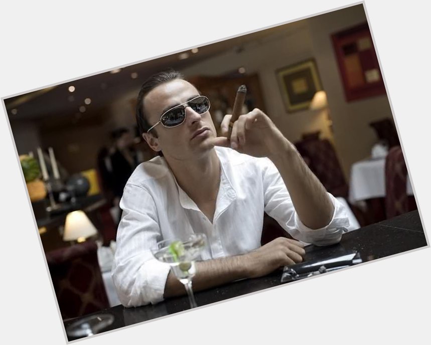 Happy 36th birthday to former Manchester United striker Dimitar Berbatov. One of the classiest and coolest players 