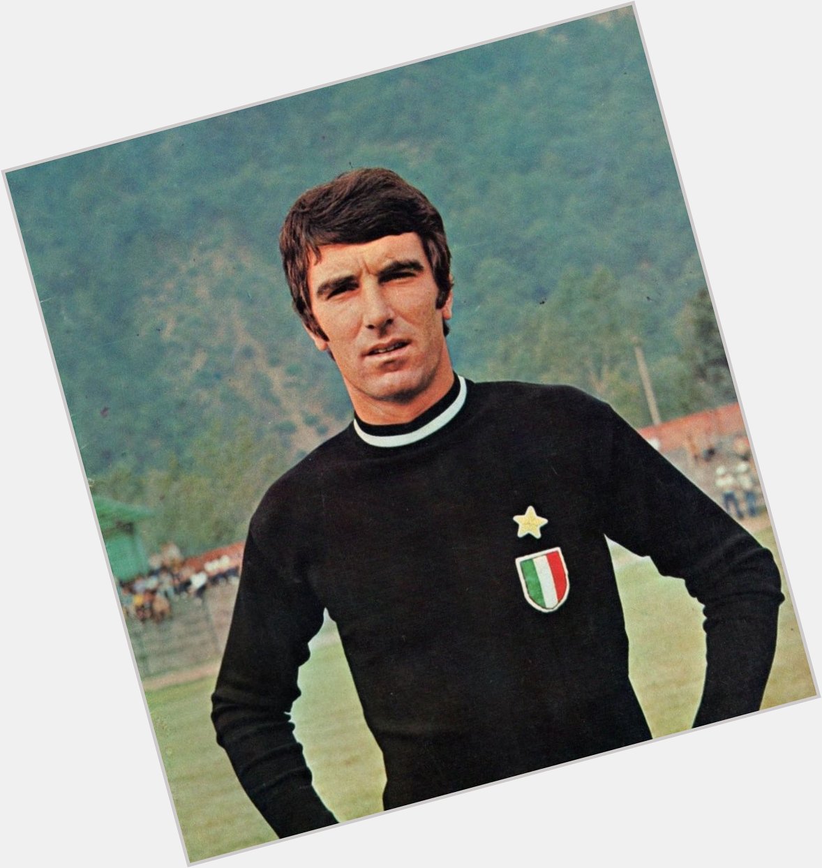 Happy birthday to Juventus legend Dino Zoff, who turns 76 today.

Games: 476 : 9 