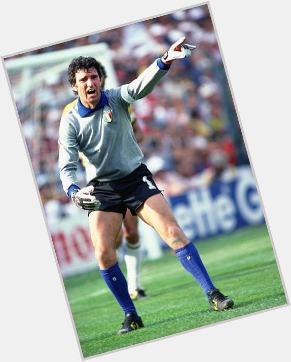 Happy 79th birthday to Dino Zoff! Great goalkeeper, 1982 World Cup champion with when he was 40. 