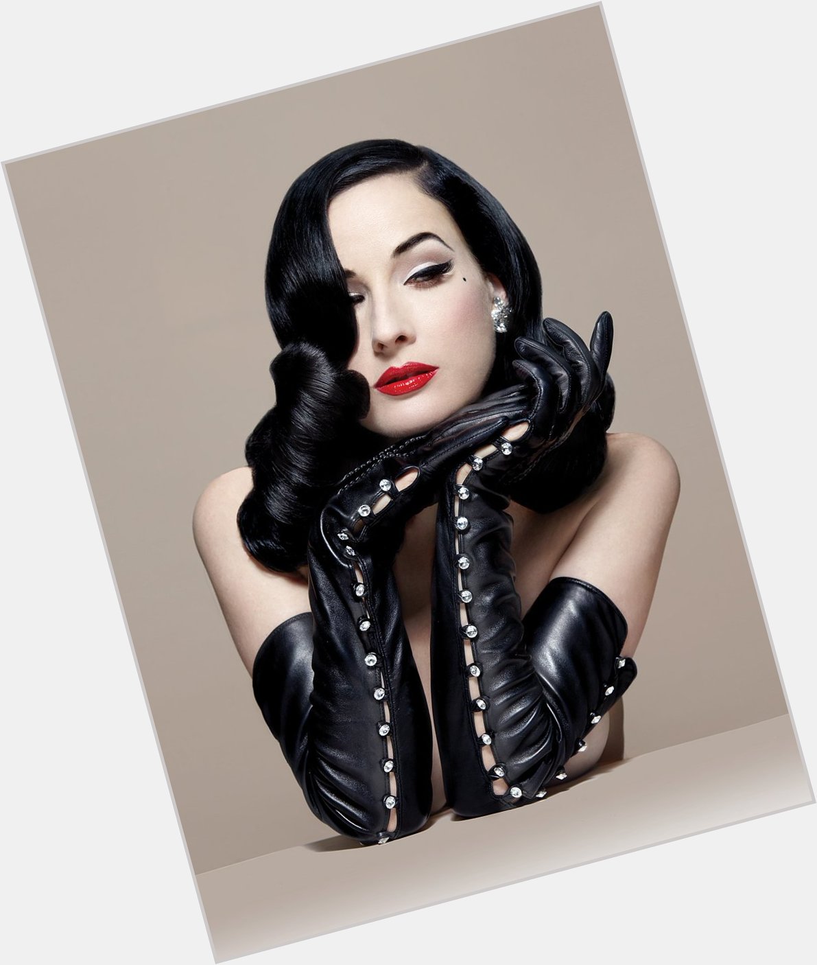 Happy Birthday to the gorgeous Dita Von Teese
The epitome of class and mystique 