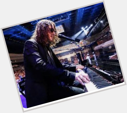 Happy 59th birthday to Dizzy Reed the best keyboardist in the word. And happy 80th birthday to Paul Mccartney 
