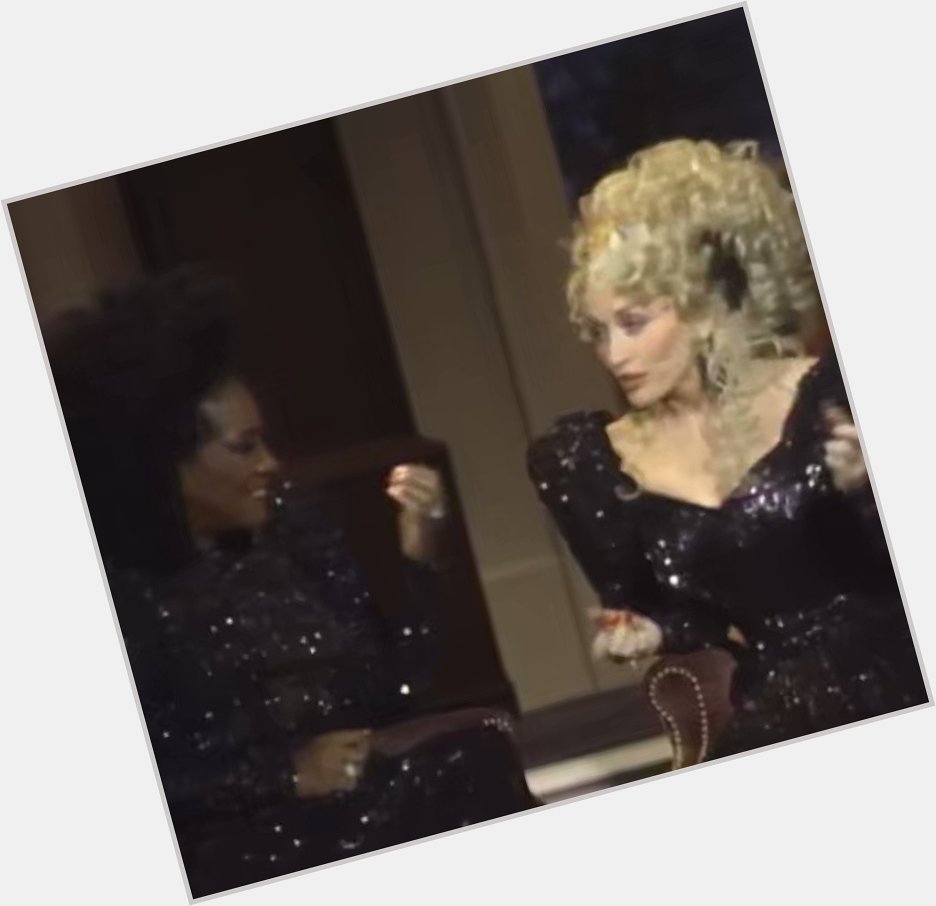 1987. Armonizando con las acrílicas Happy Birthday Patti LaBelle con Dolly Parton secas.   vía 