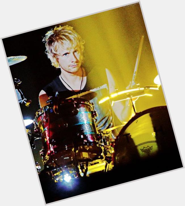 Happy bday my favorite drummer in the world, i looove you! 