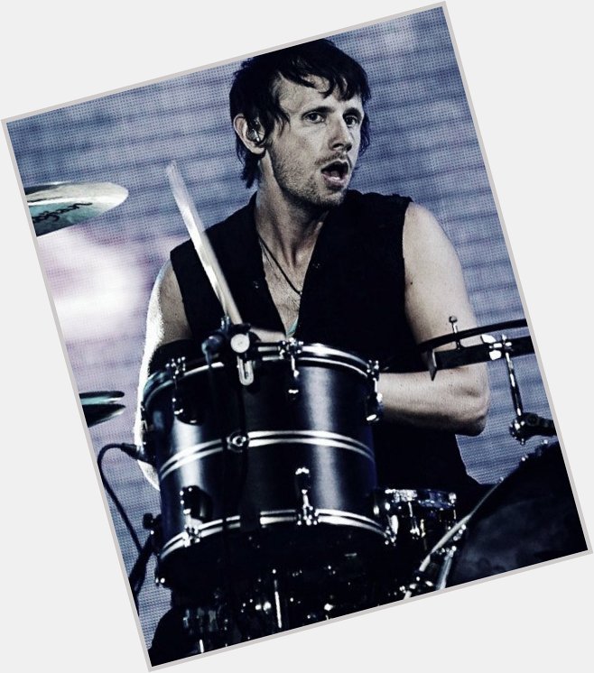 Happy birthday to the sexiest drummer Dominic Howard  