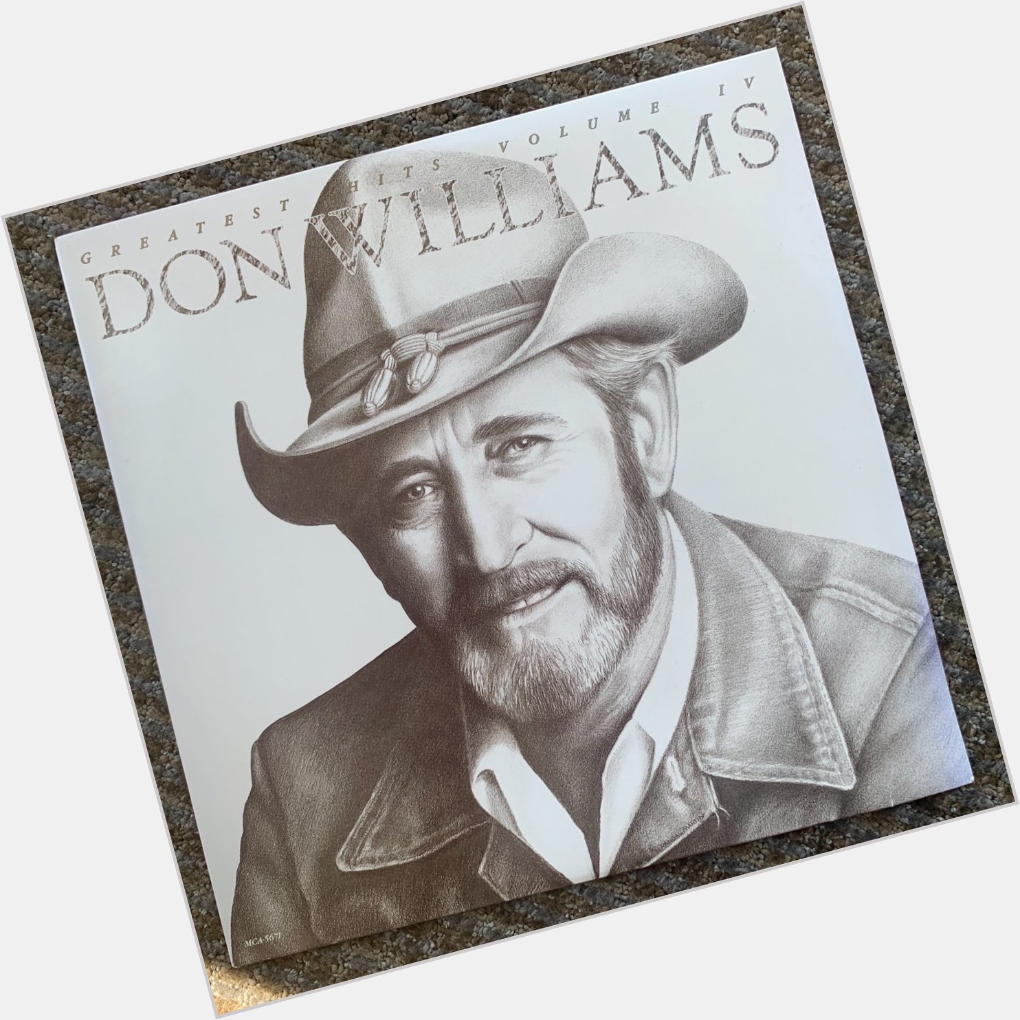 Let\s spin some vinyl today in honor of the late Don Williams\ birthday. The Gentle Giant!

 