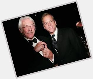 Happy Birthday , Donald Sutherland !!  Aquí con su hijo Kiefer, famoso actor televisivo 