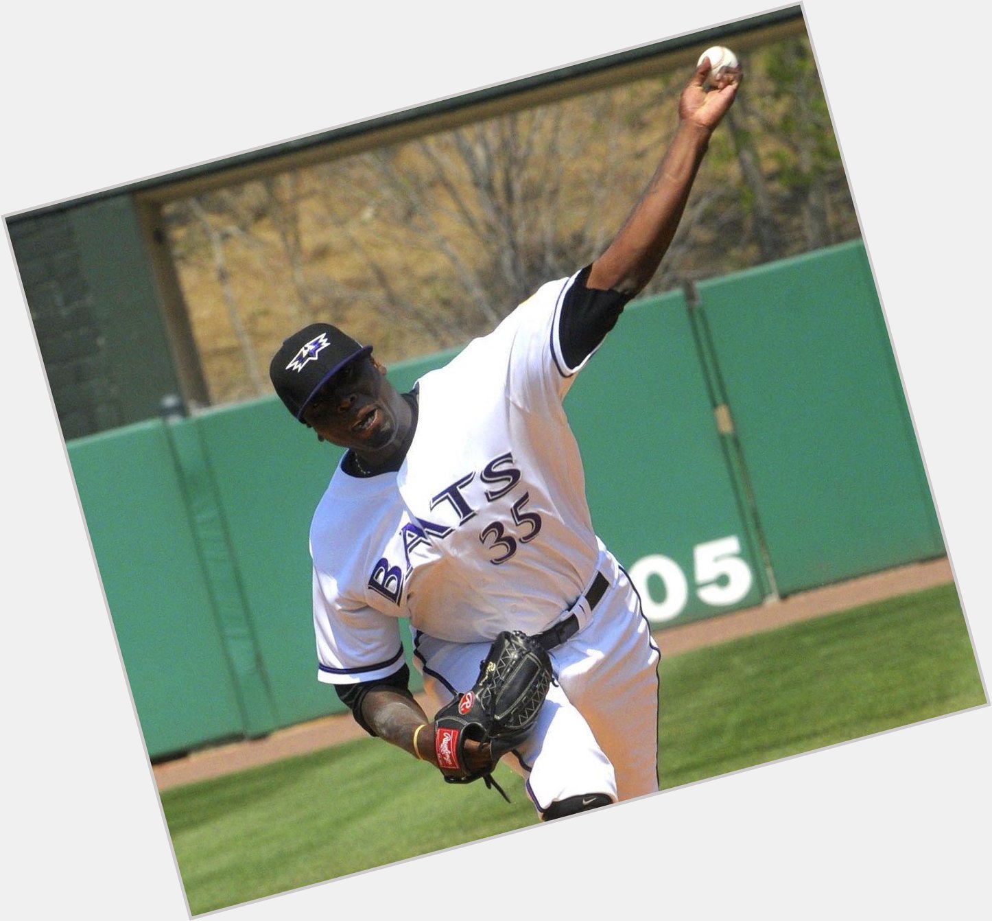 Today we send our Happy Birthday wishes to former Bat, Dontrelle Willis! 
