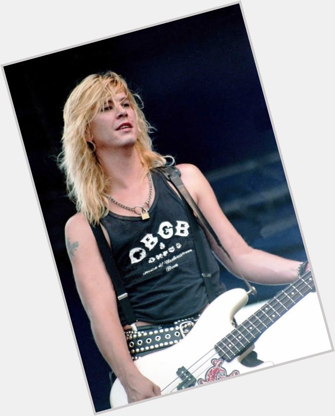 Há 54 anos, nascia o baixista  Duff McKagan!! 
Happy Birthday Duff!!     