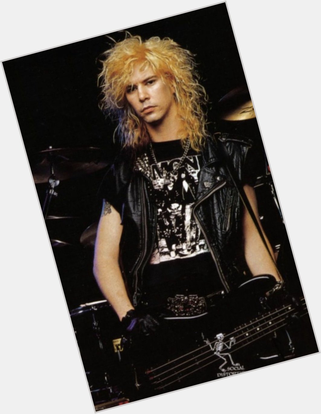 Happy Birthday to Guns \N Roses bassist Duff McKagan. He turns 57 today. 