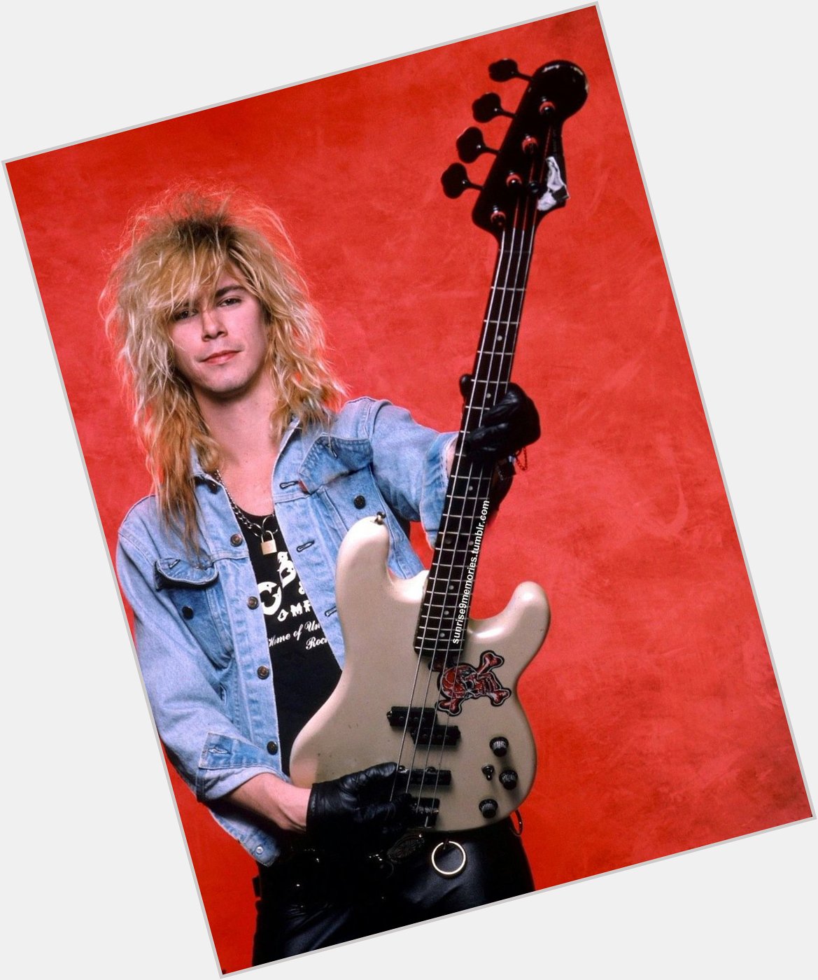 Happy birthday Duff McKagan you are an amazing bass player    