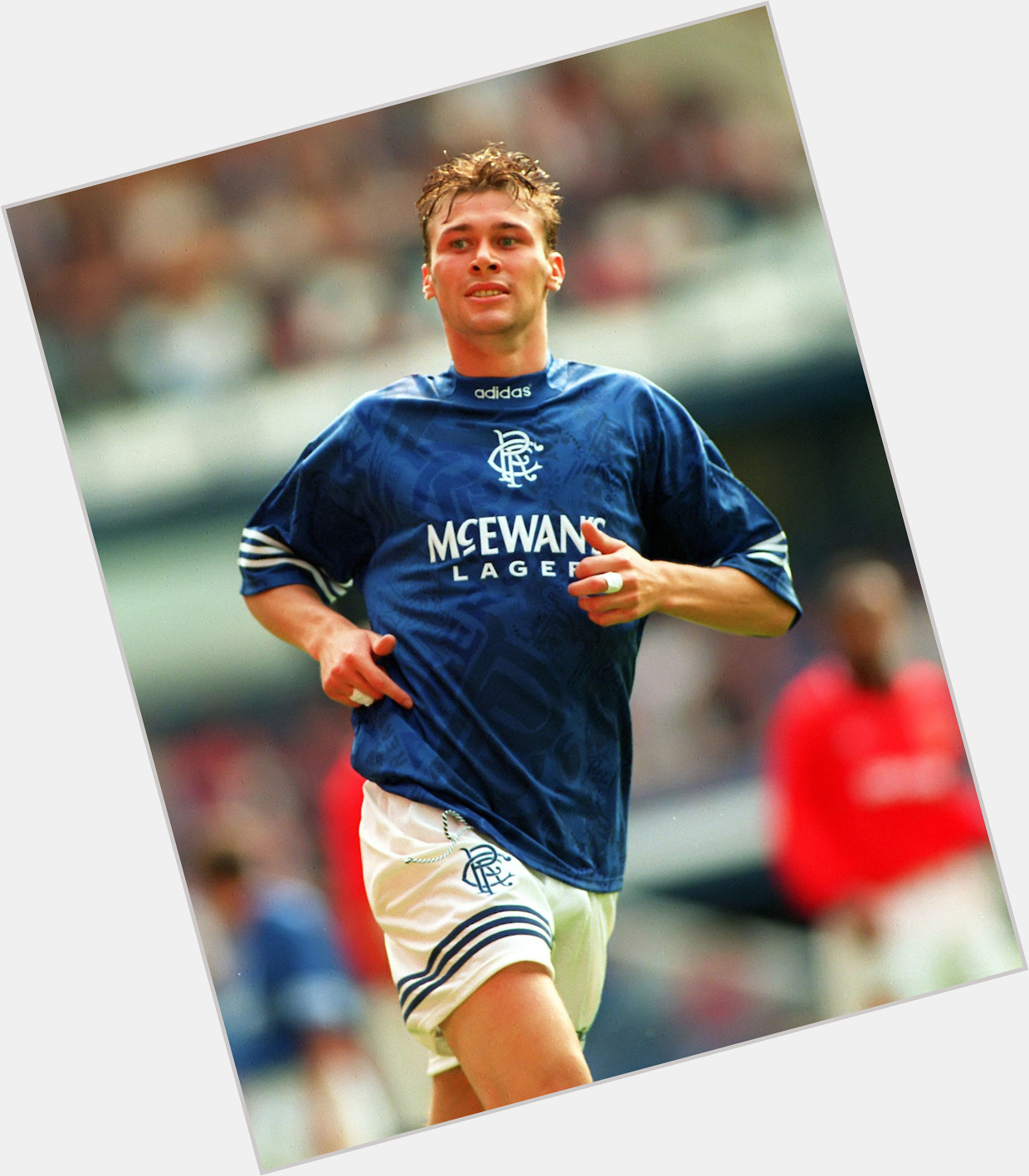 Happy Birthday to former striker Duncan Ferguson and defender Danny Wilson - have a great day gents      