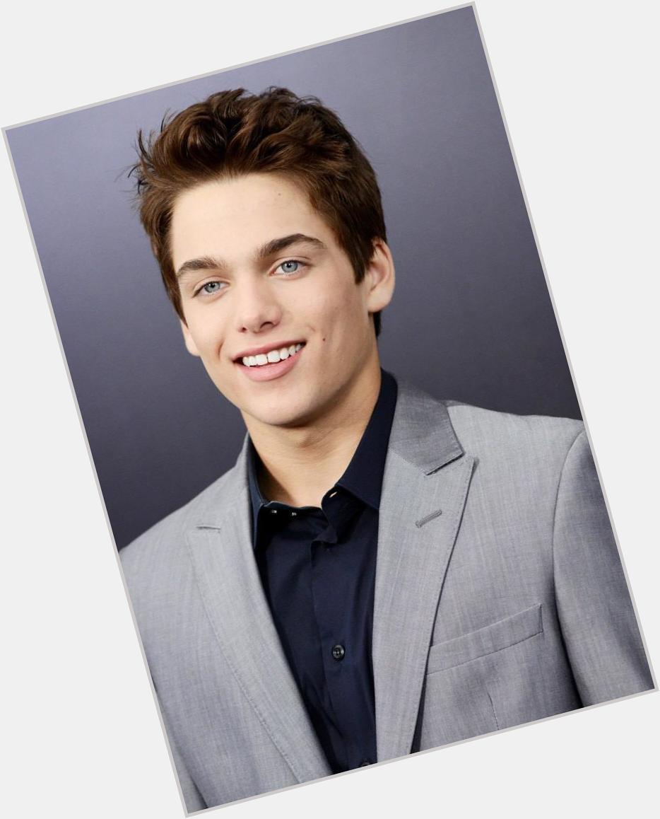 Happy birthday to the blue eyes cutie that is Dylan Sprayberry! Enjoy your 17th Birthday  -Taylor- 