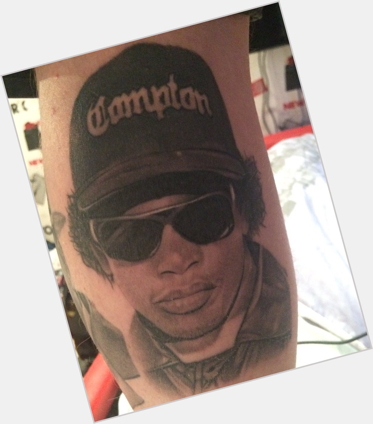 Happy birthday to the godfather of gangsta rap Eazy E     