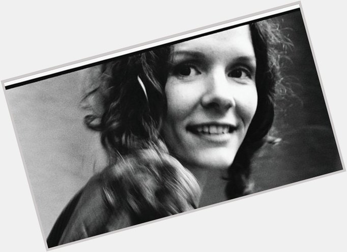 Happy 55th to Edie Brickell, who was born in 1966  