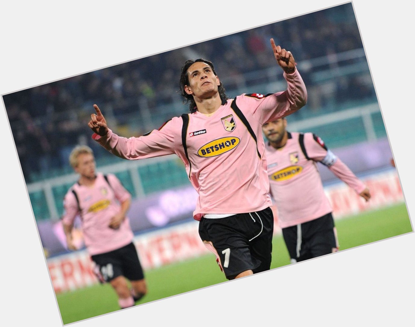 Happy Birthday Edinson Cavani

Here\s a throwback of the Uruguyan in Palermo pink for Valentines Day 