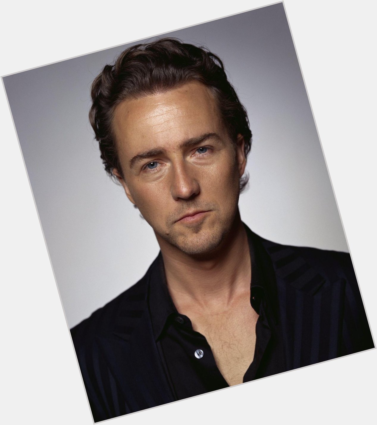 Happy birthday to actor Edward Norton! What\s your fave movie starring this cool actor? 