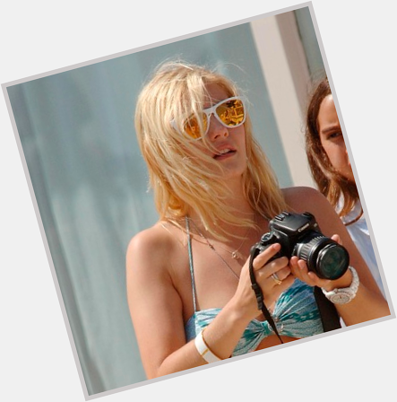 Happy 33rd Birthday to today\s über-cool celebrity with an über-cool camera: ELISHA CUTHBE