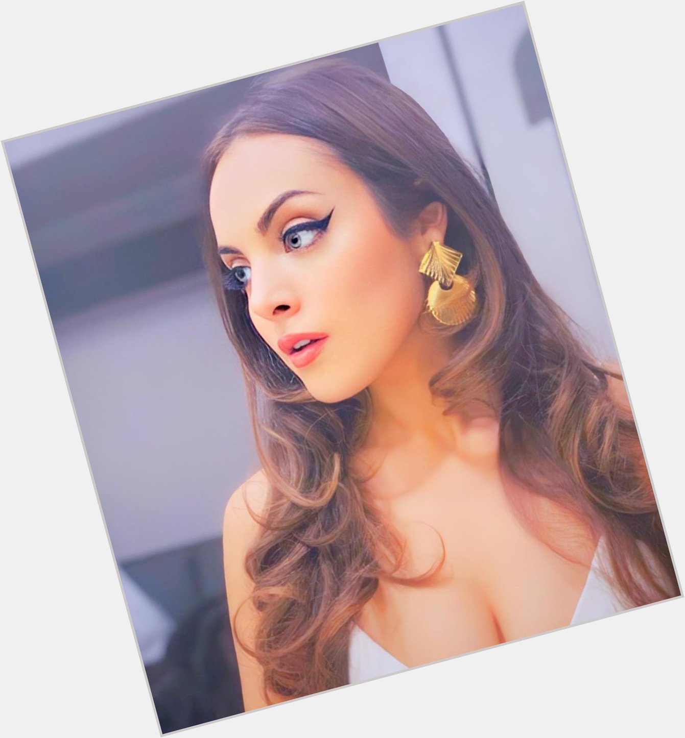 Happy 27th Birthday to beautiful and stunning Elizabeth Gillies 