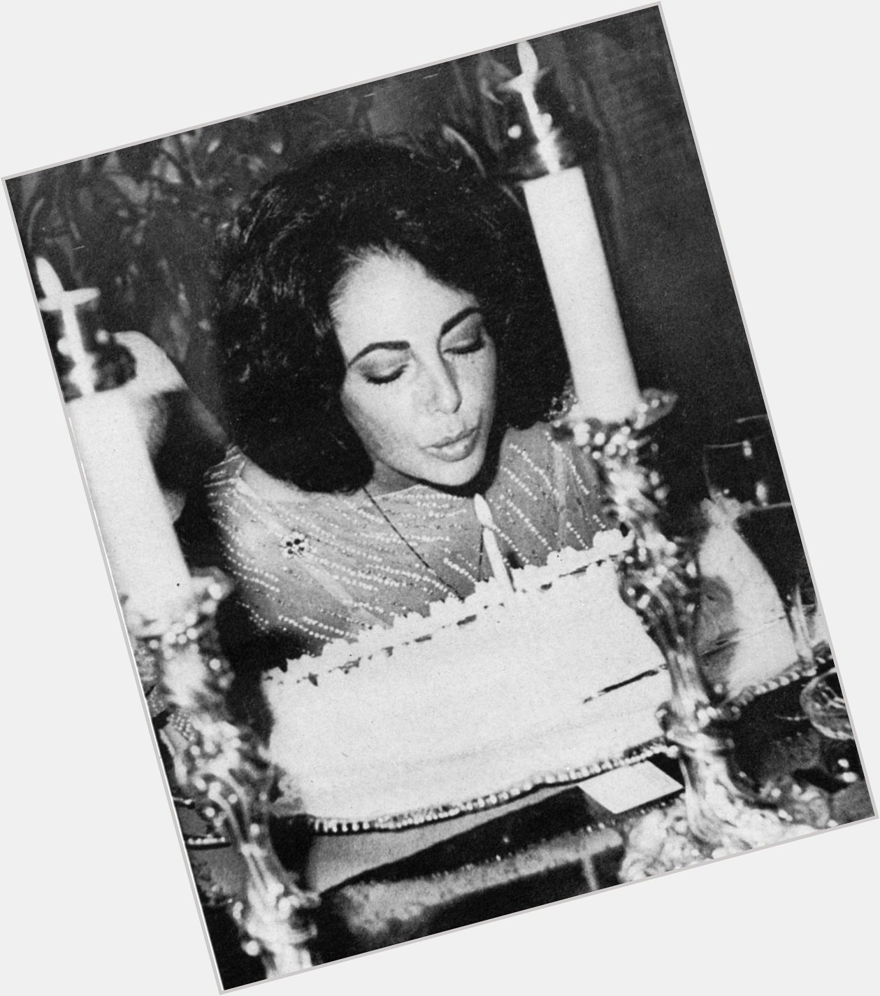Happy birthday remembrance to the one and only Elizabeth Taylor who was born on this day in 1932. 
