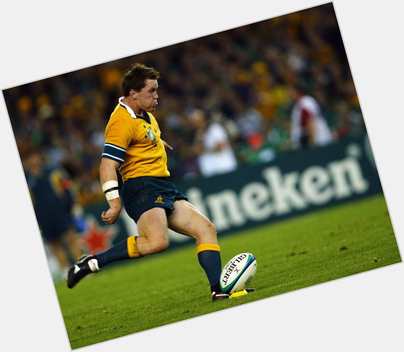 Happy birthday to Wallaby No. 742 Elton Flatley, who made his Test debut vs. England at Twickenham (1997). 