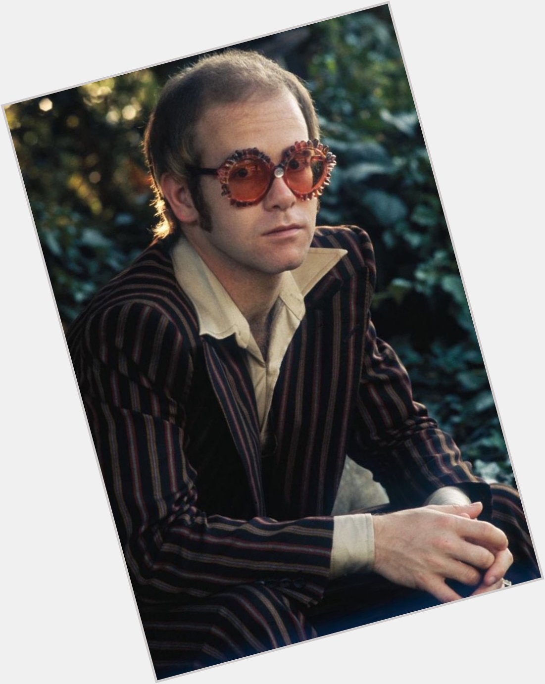 Happy 76th birthday to the legendary Sir Elton John, who was born on this day in 1947. 