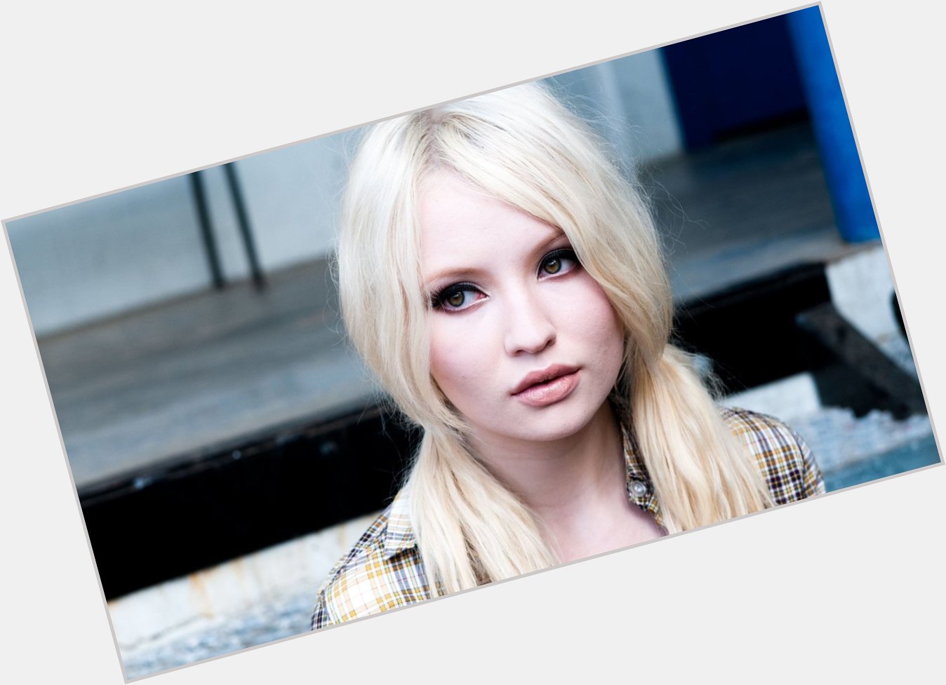 Happy birthday to  and star Emily Browning! 