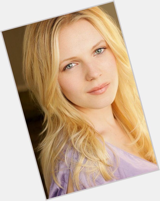 Happy Birthday to Emma Bell who turns 33 today! 