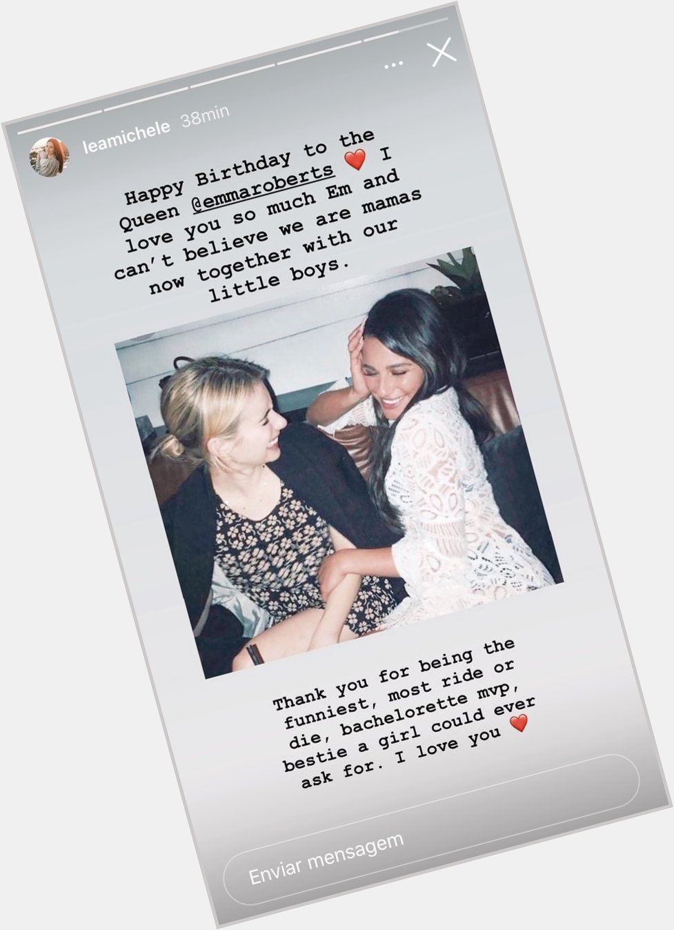 Lea Michele parabenizando a Emma Roberts, já falamos que amamos uma amizade verdadeira?
Happy Bday   