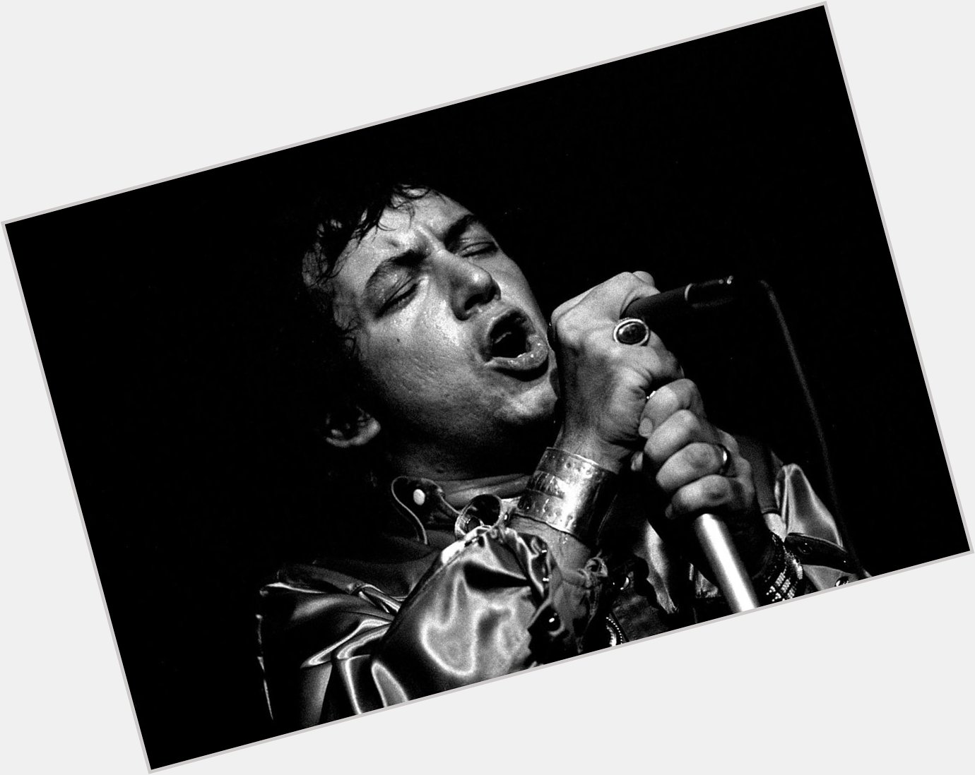 Happy 74th birthday Eric Burdon, iconic singer-songwriter for decades  \"House of...\"(live 2011) 