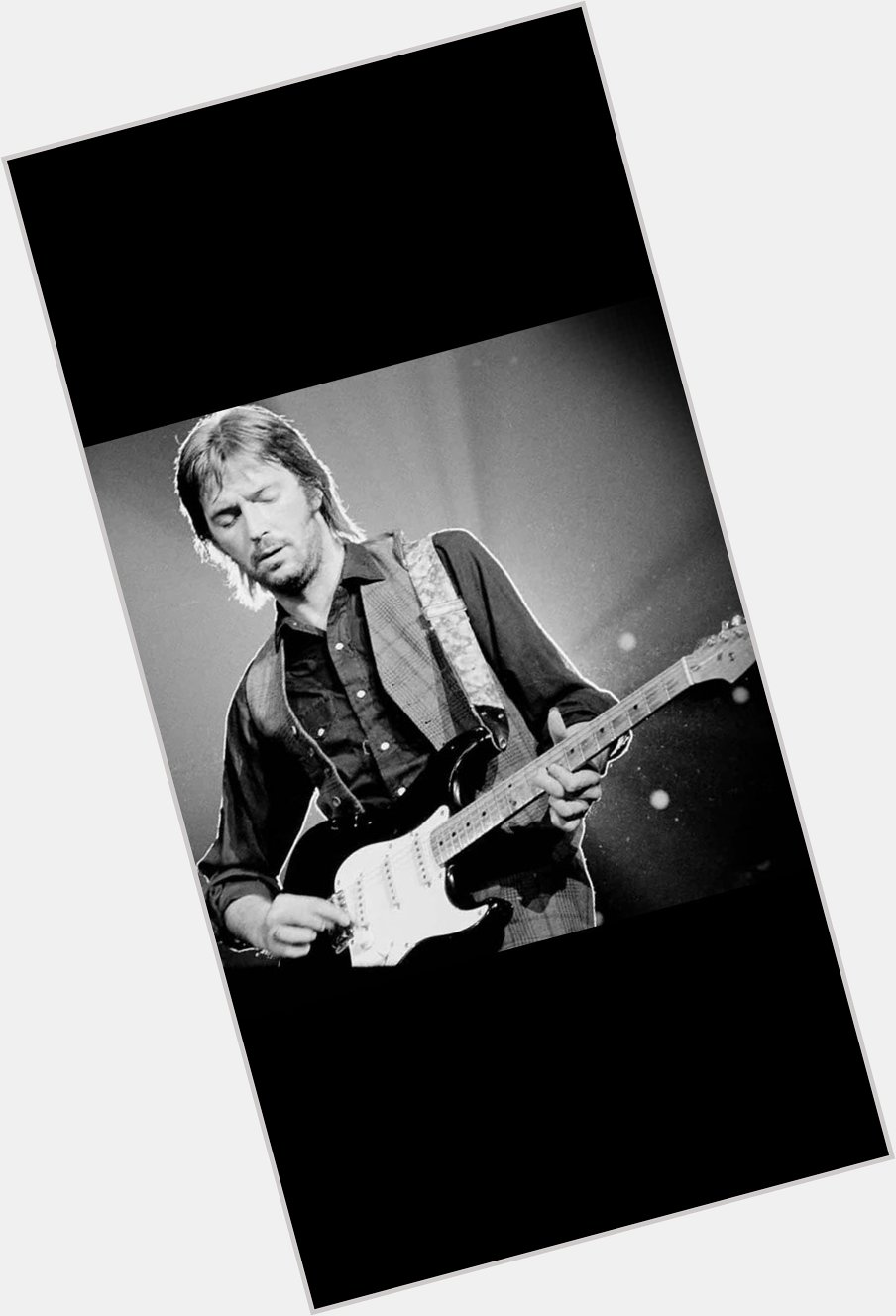 Happy birthday Eric clapton!
76years old.
Clapton is God! Blues Master! 