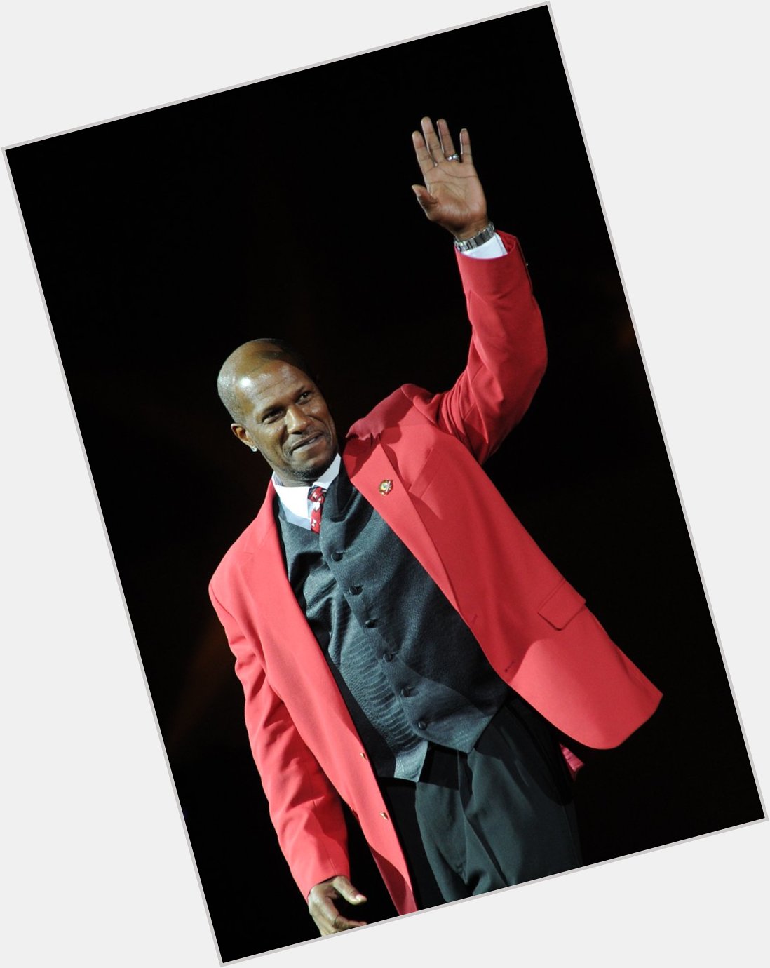 Happy Birthday to Reds Hall of Famer Eric Davis! looking good in his Hall of Fame jacket. 