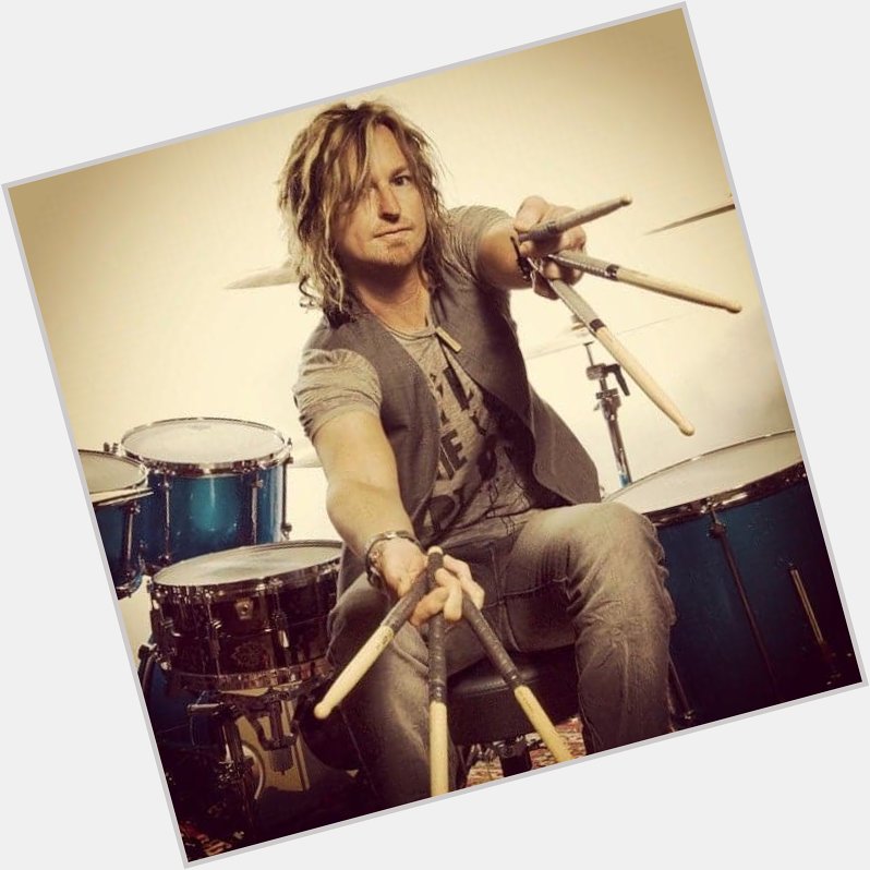 I\d like to wish a happy 54th birthday to Eric Kretz, drummer for Stone Temple Pilots! 