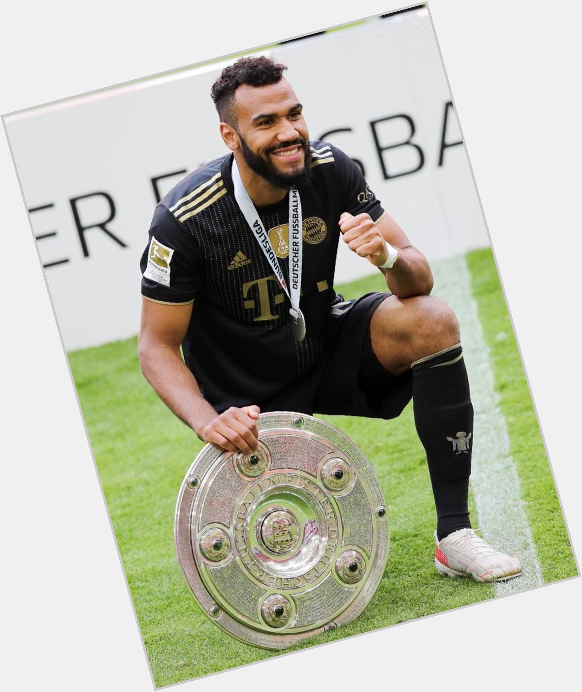 Happy 34th birthday, Eric Maxim Choupo-Moting! 

As ols as recently retired Ozil.
Longevity 