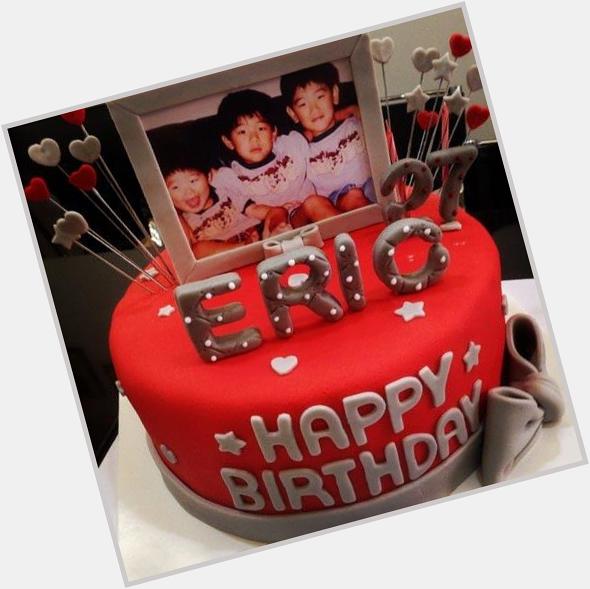 Eric Nam also celebrates his 27th birthday today as he uploads his birthday cake. Happy birthday Eric Nam! 