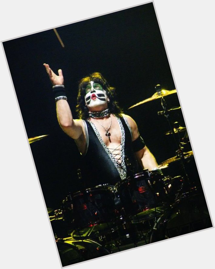          Happy birthday Eric Singer He is a greatest drummer. 