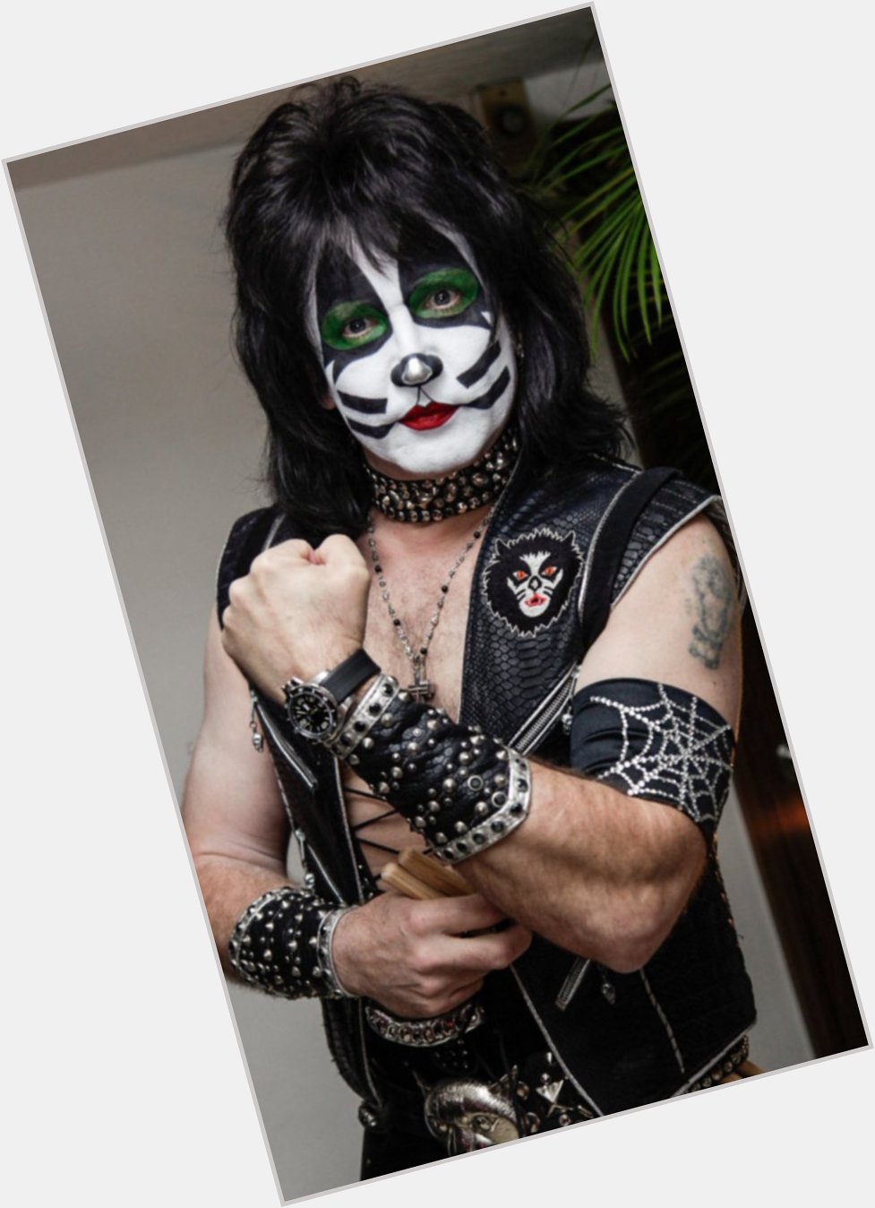 I WASNT ON message TWO DAYS AGO BUT HAPPY BIRTHDAY TO ERIC SINGER OF KISS THE BAND 