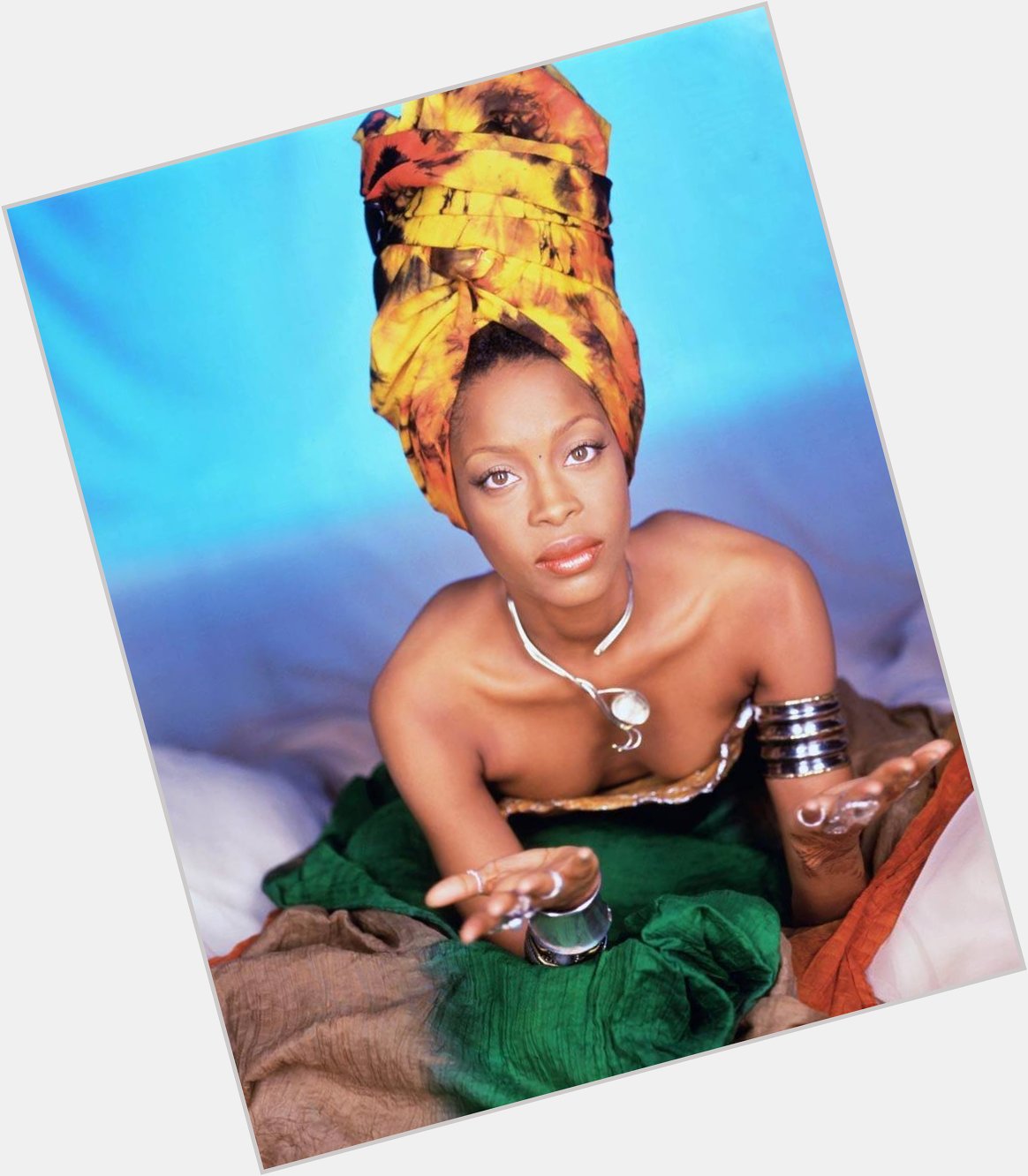 Happy 51st Birthday to the Beautiful and Amazing Erykah Badu  , The One And Only Queen of Neo Soul 