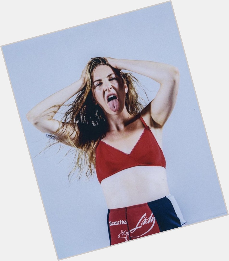 Happy birthday to the living icon, bass face herself, Este Haim. Love u, u are a icon 